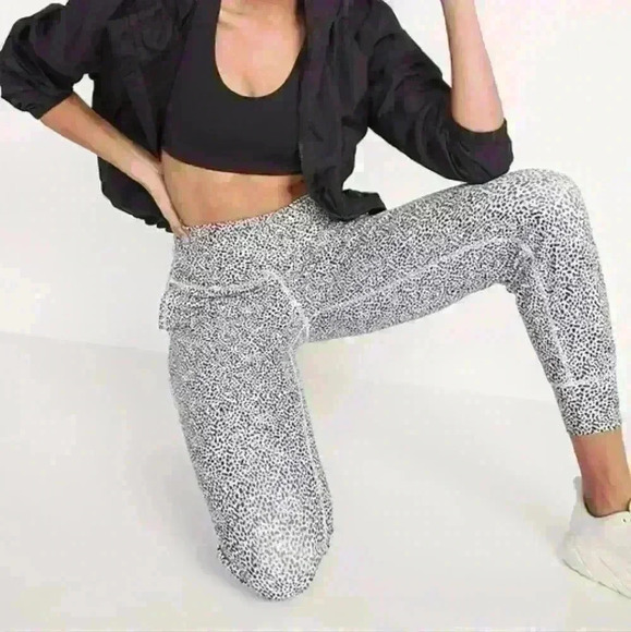 OLD NAVY | Women's White/Black/Grey Spotted High Rise Powersoft 7/8 Ank… - Picture 1 of 7